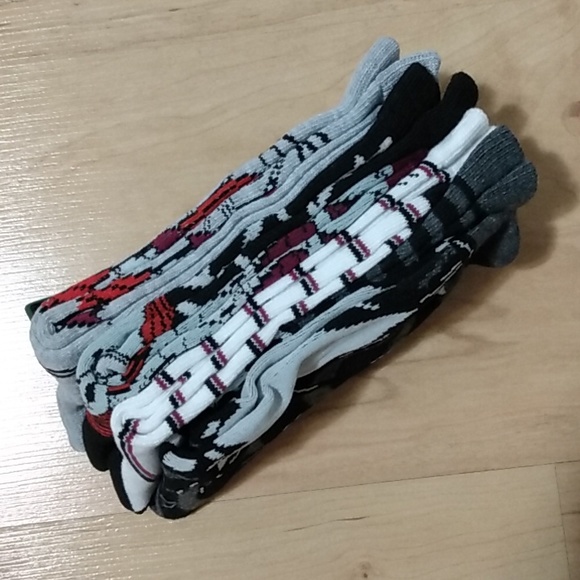 Disney The Nightmare Before Christmas 4 pack Crew Socks Size 4-10 - Picture 2 of 8